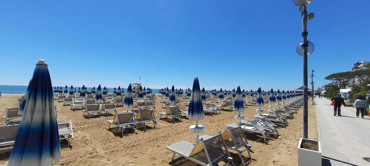 Hotel Sanremo Lido di Jesolo 3*,